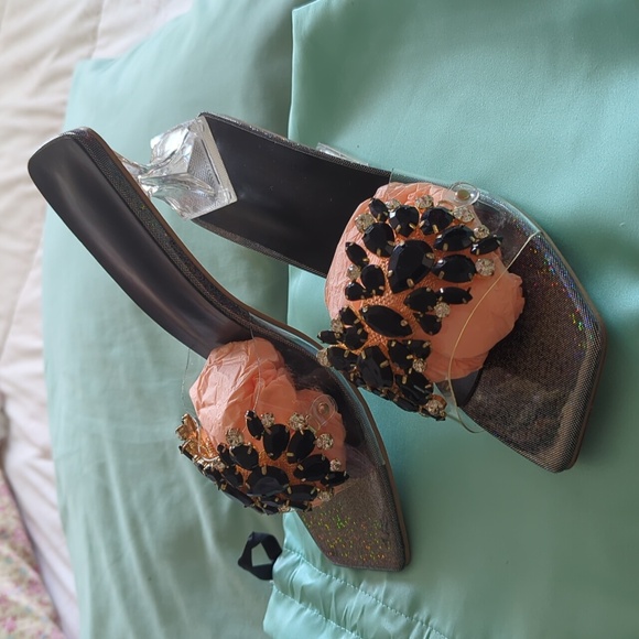 Lucite/Plastic Black Rhinestone Heels Size 10.5 - Picture 7 of 12